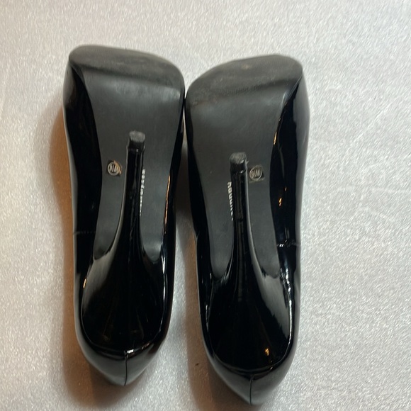 Chinese Laundry Hotness platform patent pumps. Peep toe open toe. - Picture 4 of 10